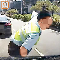 涉事保安被網民質疑是「撞車黨」。