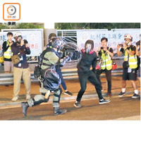 有聽眾炮轟林鄭月娥包庇警員在處理反修例示威中濫暴。