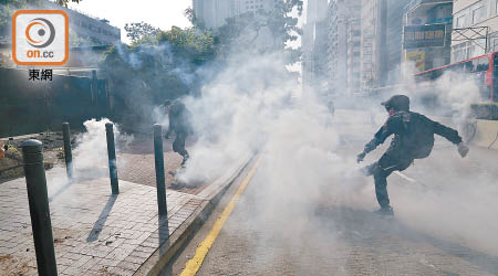 不少團體關注社區殘留催淚彈，影響市民健康。