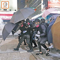 旺角<br>示威者前日撐起傘陣與警方對峙。