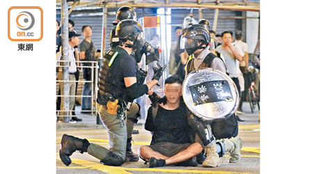 反修例風波持續近五個月，警方共拘捕逾三千名示威者。