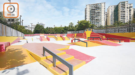 荔枝角公園的極限運動場已改建為符合國際標準的「街式」滑板場。