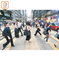 新法案影響香港國際商業經濟樞紐角色，從業員亦受威脅。