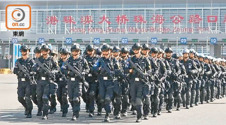 珠海公安派出大批警力參與演習。