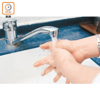 鼠疫可透過跳蚤叮咬傳人，市民除要勤洗手，噴灑驅蚊劑亦有一定預防作用。