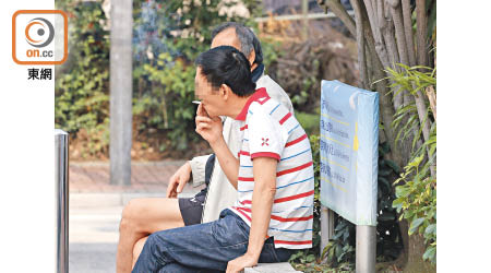 吸煙<br>曾有煙民在公園內吸煙未遭執法。