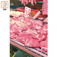 標售的豬肉每斤三十八元，職員未有回應豬肉平售原因。