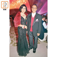 博愛永遠顧問簡浩秋（右）同太太、副主席簡陳擷霞（左）盛裝出席餐舞會。