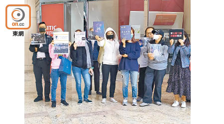 葵涌昨有人發起「和你Lunch」活動，十多名示威者戴上口罩出席。