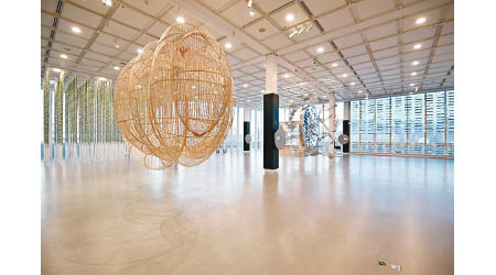 藝術館新建的頂層有高樓底及二百七十度的尖沙咀及維港景觀。