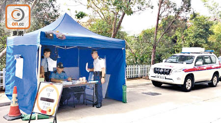 警方昨晨在麥理浩夫人度假村外架起帳篷，設置臨時指揮站。