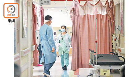 公院內科部門醫護已完成抽籤，安排特別醫護團隊到隔離病房照顧病人。