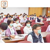 台南市政府衞生官員說明武漢肺炎的應對措施。