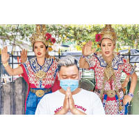 泰國<br>戴口罩的泰國曼谷民眾在祈福。（美聯社圖片）