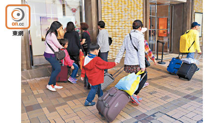 內地出入境管理部停批港澳旅遊簽注，防武漢肺炎擴散。