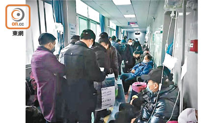 新冠肺炎爆發地湖北省內的醫院至今仍是擠滿病人。
