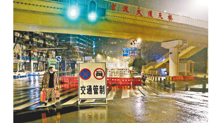武漢市自上月廿三日起封城，交通停頓，令大批港人至今仍滯留當地。