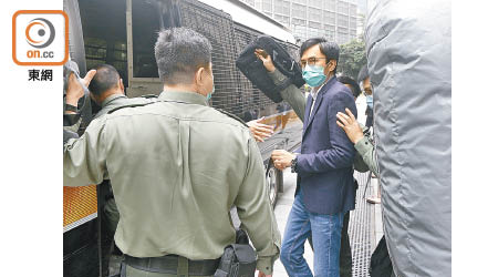 吳文遠終審上訴翻案無望，昨被押返監獄繼續服刑。