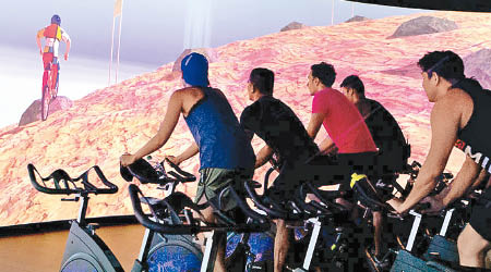 Pure Fitness蘭桂坊加州大廈分店提供多元化健身運動。（Pure Fitness網頁）