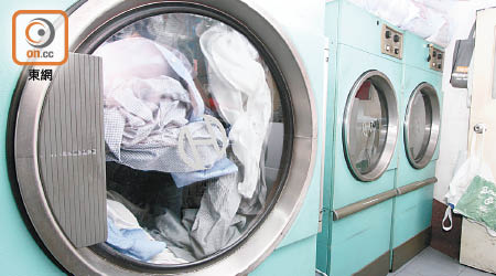 衣服浸完熱水後，再用洗衣機加洗衣液洗滌，可殺死衣物上的病毒。