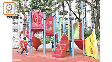 現時公共屋邨遊樂場大多採用組合式的遊樂設施及活動組件。