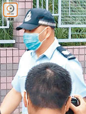 報稱遇襲警長鍾宏業昨出庭作供。