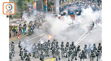 航空業面臨香港示威事件及疫情雙重打擊，前景暗淡。