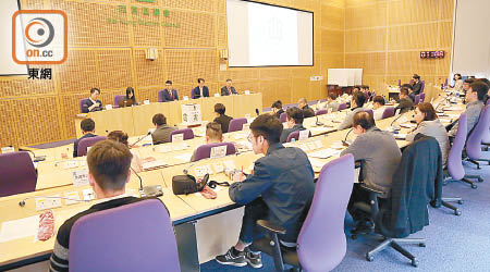 議員助理待遇欠佳，下月西貢區議會將討論有關議題。