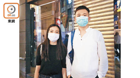 陳小姐（左）表示不太憂慮染疫，只要戴好口罩，少在人多地方停留就可以。（李華輝攝）