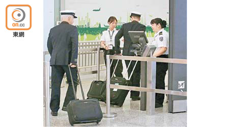 國泰航空及國泰港龍航空推出自願退休計劃。