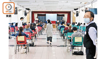 教育局指會考慮文憑試延期及縮短考試時間等措施。
