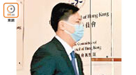 李佑榮因無阻止廣告使用不恰當名銜而被醫委會譴責。