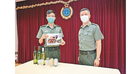 黃嘉傑（左）及李兆佳指懲教署今起全面禁酒精飲品。