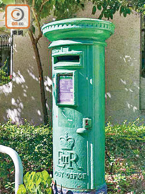 位於屯門青山公路嘅舊式郵筒，可能因擴闊路段工程而被移除。