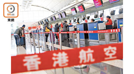 香港航空一名英籍前機師入稟勞資審裁處，向資方索償。