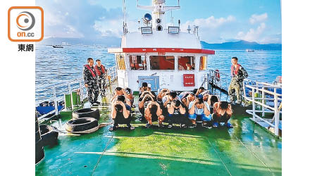 中國海警本周日拘捕十二名來自香港的偷渡者。