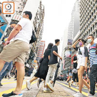香港研究協會上月訪問約一千二百名十八歲以上的市民，調查對基金措施的意見。