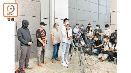 鄒家成（前白衫者）要求警方交代十二港人被內地海警拘捕過程有否出現傷亡。