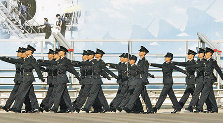 海關人員申請延遲退休，多屬海關部隊職系。