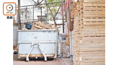 木材碎成木屑經加工後可轉化成堆肥及建築材料。