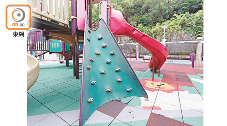 尖沙咀：中間道兒童遊樂場的攀石架含菌量最高，每毫升細菌菌落數目達四十七萬個。