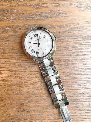 涉事的卡地亞手錶可典當兩萬元。