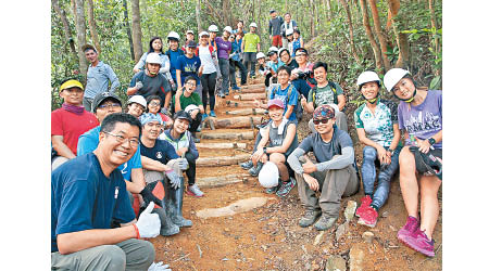 環保組織開展「自己山徑自己修」計劃，培訓義工維修本地損耗山徑。（受訪者提供）