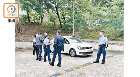 荃灣：警員在場調查。