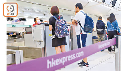 香港快運早前宣布將會大幅削減員工薪酬。