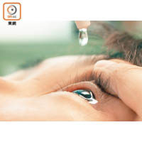 戴隱形眼鏡人士應選用不含防腐劑的人工淚液。