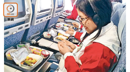 港龍停運後，其飛機膳食服務公司亦宣告大裁員。