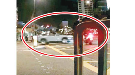 有車Cam拍到私家車與電單車相撞經過（紅圈示）。