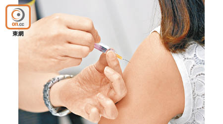 市民最快下個月可接種新冠疫苗，但現時疫苗安全性仍然未明。