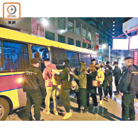 新蒲崗：多名酒客被捕。